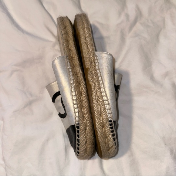 Chanel Open Back Pearlescent Espedrilles Lambskin Black & White Shoes Mules - Picture 4 of 9